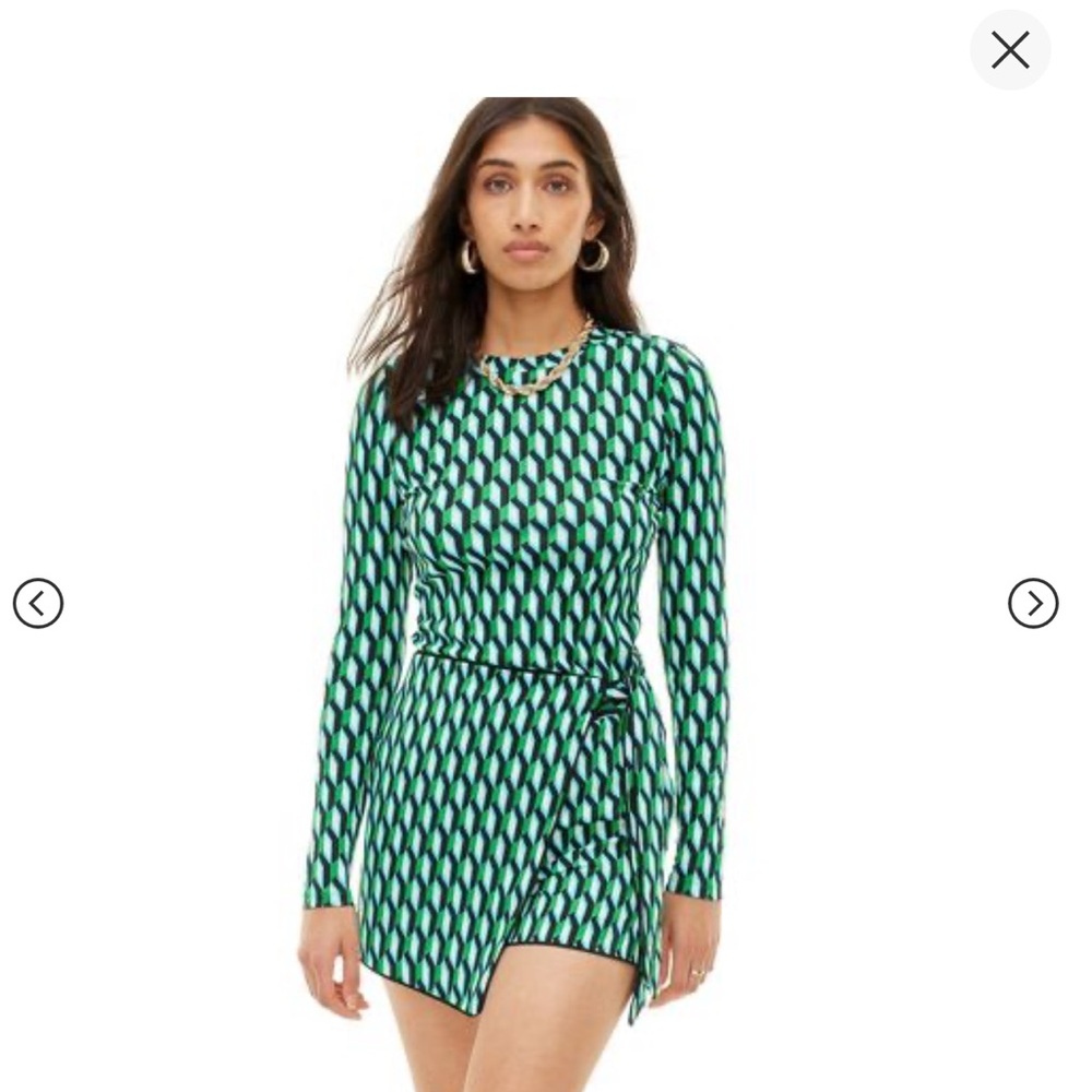 DVF target Diane von furstenberg side wrap arrow geo green skort